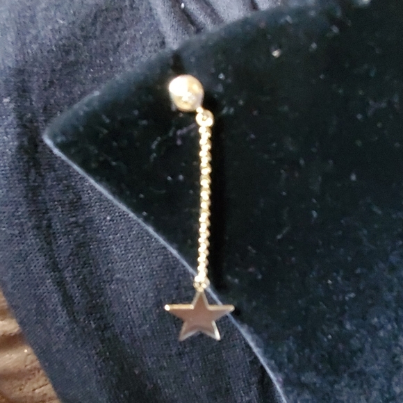 ESSENTIALS EARRINGS - Picture 3 of 5